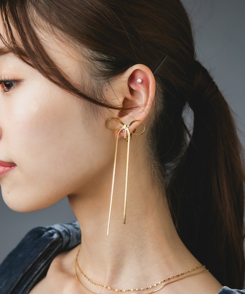 Os accessory（オズアクセサリー）の「Os　-オズ-　【金属アレルギー対応】リボンスネークチェーン イヤリング（イヤリング・レディース・ゴールド/シルバー・ONE SIZE）」の13枚目の写真