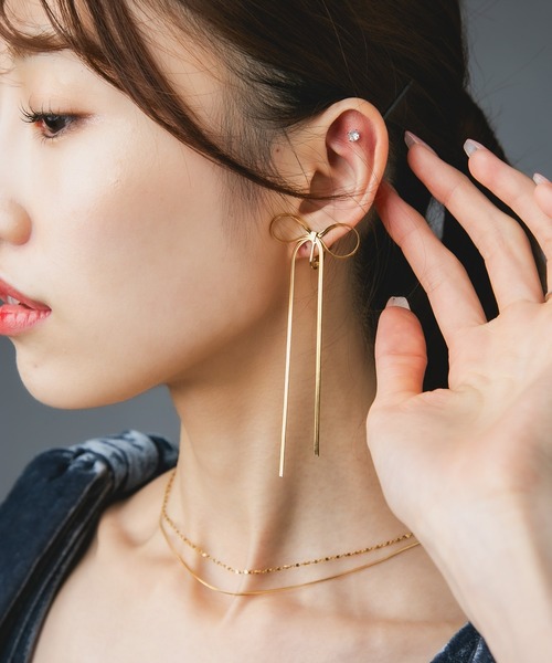 Os accessory（オズアクセサリー）の「Os　-オズ-　【金属アレルギー対応】リボンスネークチェーン イヤリング（イヤリング・レディース・ゴールド/シルバー・ONE SIZE）」の14枚目の写真