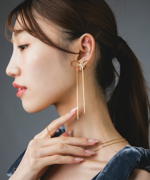 Os accessory（オズアクセサリー）の「Os　-オズ-　【金属アレルギー対応】リボンスネークチェーン イヤリング（イヤリング・レディース・ゴールド/シルバー・ONE SIZE）」の19枚目の写真