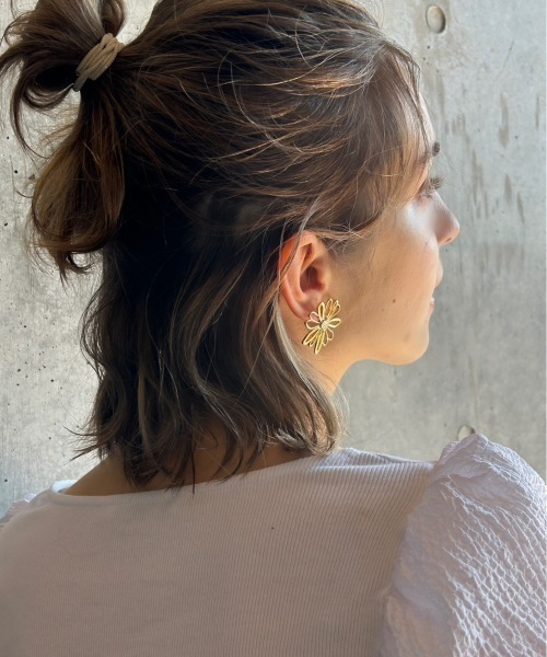 ciite'（シーテ）の「フラットデイジー ピアス  (両耳用)（ピアス（両耳用）・レディース・ゴールド/シルバー/ピンクゴールド・FREE）」の8枚目の写真