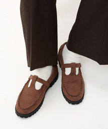 Tストラップモカシン