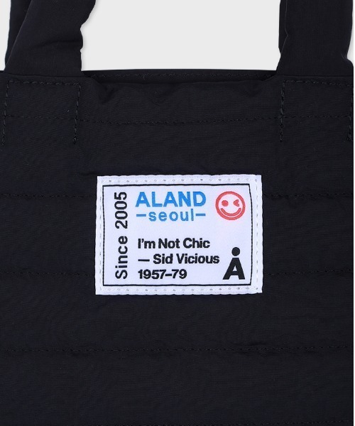 ALAND（エーランド）の「【UNISEX】ALAND／キルティングミニトート（トートバッグ・レディース・ブルー/ライトベージュ/ブラック・FREE）」の6枚目の写真