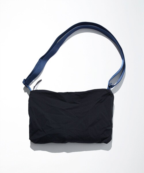 CAHLUMN(カウラム)の「CAHLUMN/カウラム 2.5 Layers Sacoche “SMALL”/レイヤー サコッシュ スモール(ショルダーバッグ・メンズ・ネイビー/グレー・フリ-)」の1枚目の写真