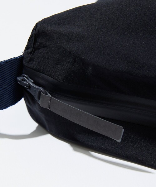 CAHLUMN(カウラム)の「CAHLUMN/カウラム 2.5 Layers Sacoche “SMALL”/レイヤー サコッシュ スモール(ショルダーバッグ・メンズ・ネイビー/グレー・フリ-)」の6枚目の写真