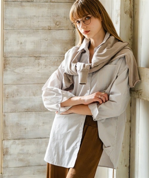 Maison INNESS(メゾンアイネス)の「オーバーサイズブロードレギュラーシャツ(UVカット・イージーケア)(シャツ/ブラウス・レディース・ピンク系その他/グリーン系その他/オフホワイト/ブルー/パープル系その他/ベージュ系その他/ブルー系その他/ベージュ系その他2・LL/L/M/10L/8L/6L/5L/4L/3L/S)」の3枚目の写真