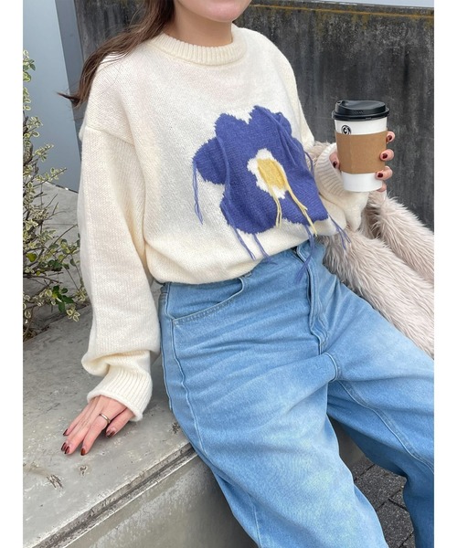 ehka sopo（エヘカソポ）の「花モチーフニット（ニット/セーター・レディース・ネイビー/オフホワイト/サックスブルー/ラベンダー・F）」の2枚目の写真