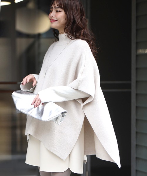 Ehre style(エーレスタイル)の「体型カバー叶う。360度無敵!ポンチョニット(Tシャツ/カットソー・レディース・ベージュ/ブラック・FREE)」の2枚目の写真