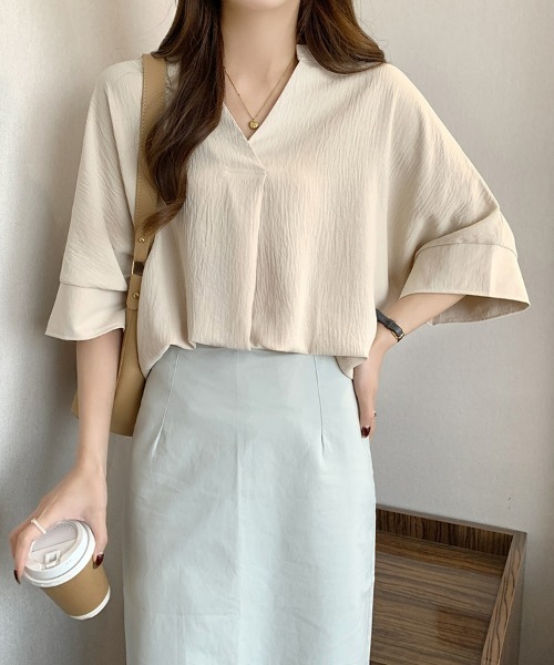 SEU(エスイーユー)の「レディース 体型カバー プルオーバー ドルマンブラウス スリーブ 薄手 スキッパー 洗える/UVケア ビッグシルエット 韓国風 オフィスカジュアル きれいめカジュアル(シャツ/ブラウス・レディース・ベージュ/ネイビー/ホワイト/ブラック・フリー)」の3枚目の写真