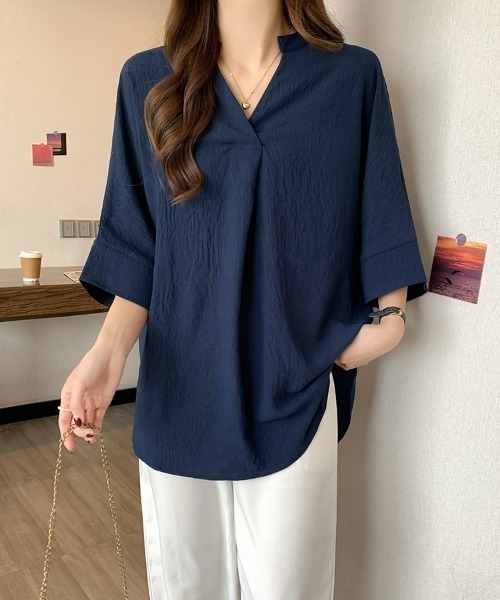 SEU(エスイーユー)の「レディース 体型カバー プルオーバー ドルマンブラウス スリーブ 薄手 スキッパー 洗える/UVケア ビッグシルエット 韓国風 オフィスカジュアル きれいめカジュアル(シャツ/ブラウス・レディース・ベージュ/ネイビー/ホワイト/ブラック・フリー)」の4枚目の写真