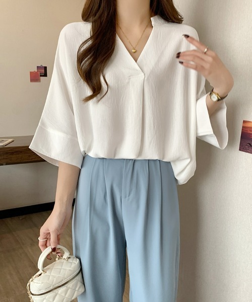 SEU(エスイーユー)の「レディース 体型カバー プルオーバー ドルマンブラウス スリーブ 薄手 スキッパー 洗える/UVケア ビッグシルエット 韓国風 オフィスカジュアル きれいめカジュアル(シャツ/ブラウス・レディース・ベージュ/ネイビー/ホワイト/ブラック・フリー)」の2枚目の写真