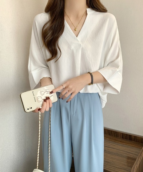 SEU(エスイーユー)の「レディース 体型カバー プルオーバー ドルマンブラウス スリーブ 薄手 スキッパー 洗える/UVケア ビッグシルエット 韓国風 オフィスカジュアル きれいめカジュアル(シャツ/ブラウス・レディース・ベージュ/ネイビー/ホワイト/ブラック・フリー)」の8枚目の写真