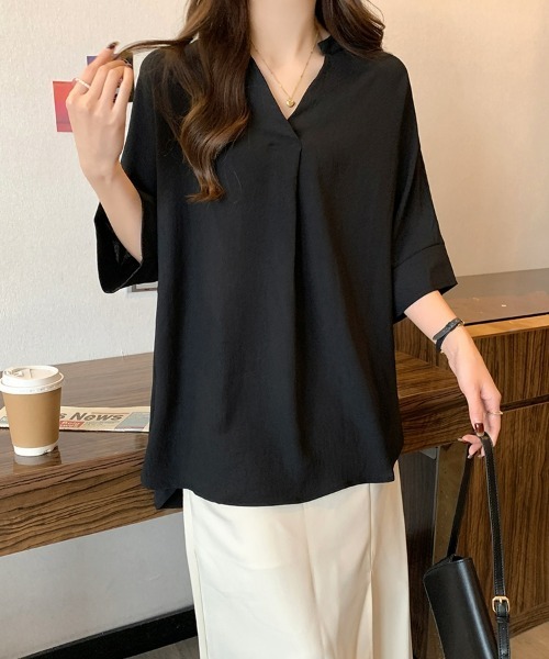 SEU(エスイーユー)の「レディース 体型カバー プルオーバー ドルマンブラウス スリーブ 薄手 スキッパー 洗える/UVケア ビッグシルエット 韓国風 オフィスカジュアル きれいめカジュアル(シャツ/ブラウス・レディース・ベージュ/ネイビー/ホワイト/ブラック・フリー)」の12枚目の写真