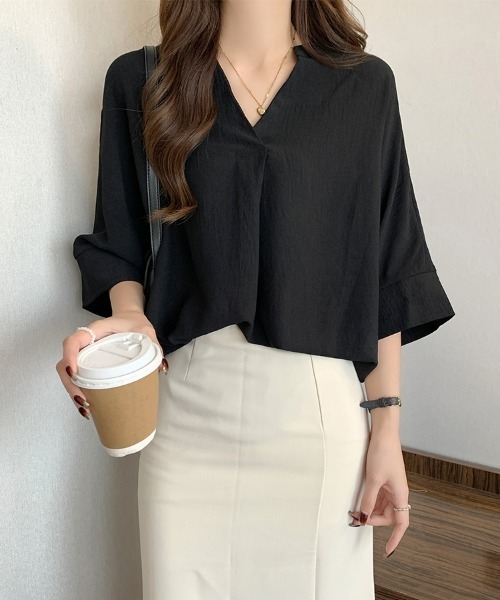 SEU(エスイーユー)の「レディース 体型カバー プルオーバー ドルマンブラウス スリーブ 薄手 スキッパー 洗える/UVケア ビッグシルエット 韓国風 オフィスカジュアル きれいめカジュアル(シャツ/ブラウス・レディース・ベージュ/ネイビー/ホワイト/ブラック・フリー)」の13枚目の写真