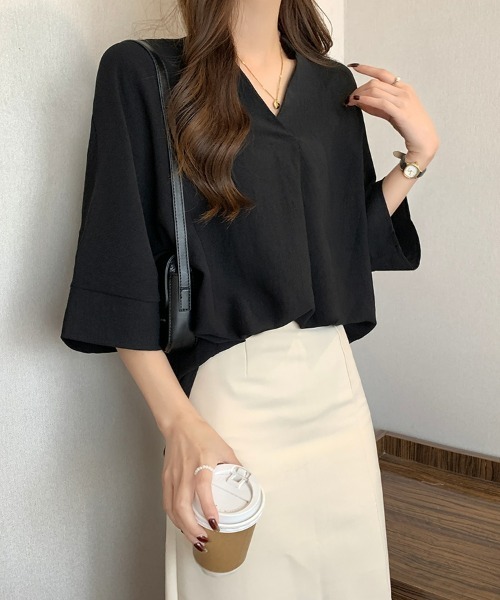 SEU(エスイーユー)の「レディース 体型カバー プルオーバー ドルマンブラウス スリーブ 薄手 スキッパー 洗える/UVケア ビッグシルエット 韓国風 オフィスカジュアル きれいめカジュアル(シャツ/ブラウス・レディース・ベージュ/ネイビー/ホワイト/ブラック・フリー)」の15枚目の写真