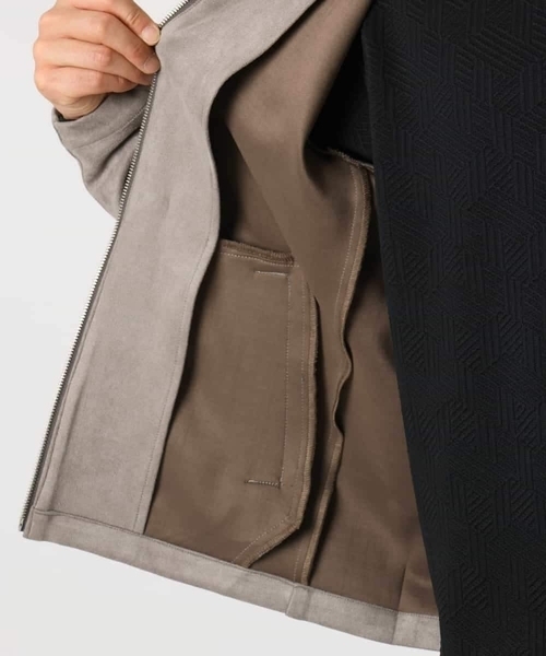 a.v.v(アーヴェヴェ)の「【洗濯機で洗える】フェイクスエードシングルライダース(ライダースジャケット・メンズ・ベージュ/グレー・46/48)」の22枚目の写真