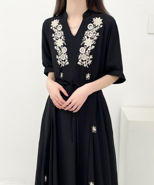 セール】フロント刺繍スキッパネックロングワンピース
