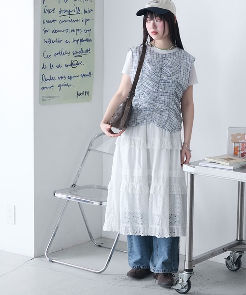 forksy.(フォルクシー)の「【forksy.】シアー チェック柄 ノースリブラウス & Tシャツ レイヤードトップス(Tシャツ/カットソー・レディース・グレー系/ライトベージュ/ベージュ系・FREE)」の13枚目の写真