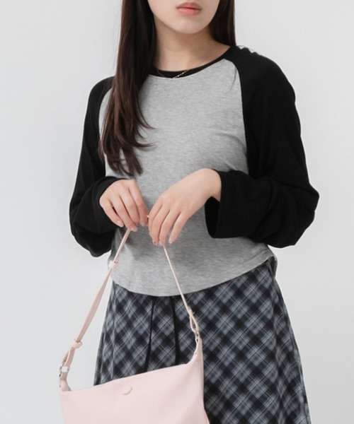 HEILIS（ヘイリス）の「シアーラグランロングＴシャツ /長袖 ロンT クロップド丈 ミニマル 韓国 ノームコア シティガール 秋服 冬服 春服 ホワイト グレー（Tシャツ/カットソー・レディース・ホワイト/グレー・FREE）」の12枚目の写真