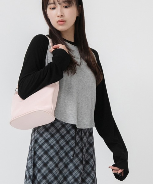 HEILIS（ヘイリス）の「シアーラグランロングＴシャツ /長袖 ロンT クロップド丈 ミニマル 韓国 ノームコア シティガール 秋服 冬服 春服 ホワイト グレー（Tシャツ/カットソー・レディース・ホワイト/グレー・FREE）」の13枚目の写真