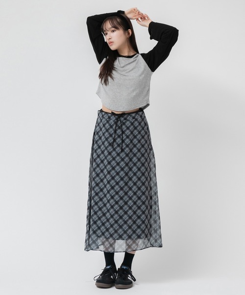 HEILIS（ヘイリス）の「シアーラグランロングＴシャツ /長袖 ロンT クロップド丈 ミニマル 韓国 ノームコア シティガール 秋服 冬服 春服 ホワイト グレー（Tシャツ/カットソー・レディース・ホワイト/グレー・FREE）」の16枚目の写真