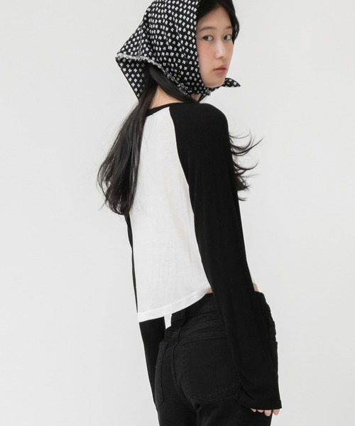 HEILIS（ヘイリス）の「シアーラグランロングＴシャツ /長袖 ロンT クロップド丈 ミニマル 韓国 ノームコア シティガール 秋服 冬服 春服 ホワイト グレー（Tシャツ/カットソー・レディース・ホワイト/グレー・FREE）」の6枚目の写真