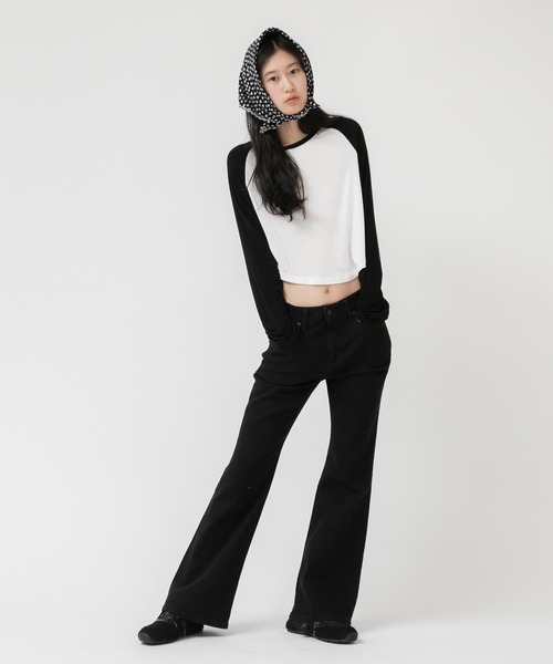 HEILIS（ヘイリス）の「シアーラグランロングＴシャツ /長袖 ロンT クロップド丈 ミニマル 韓国 ノームコア シティガール 秋服 冬服 春服 ホワイト グレー（Tシャツ/カットソー・レディース・ホワイト/グレー・FREE）」の8枚目の写真