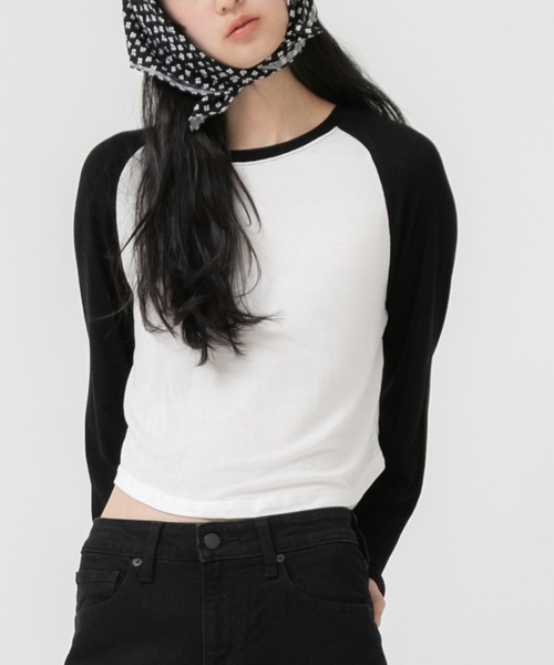 HEILIS（ヘイリス）の「シアーラグランロングＴシャツ /長袖 ロンT クロップド丈 ミニマル 韓国 ノームコア シティガール 秋服 冬服 春服 ホワイト グレー（Tシャツ/カットソー・レディース・ホワイト/グレー・FREE）」の11枚目の写真