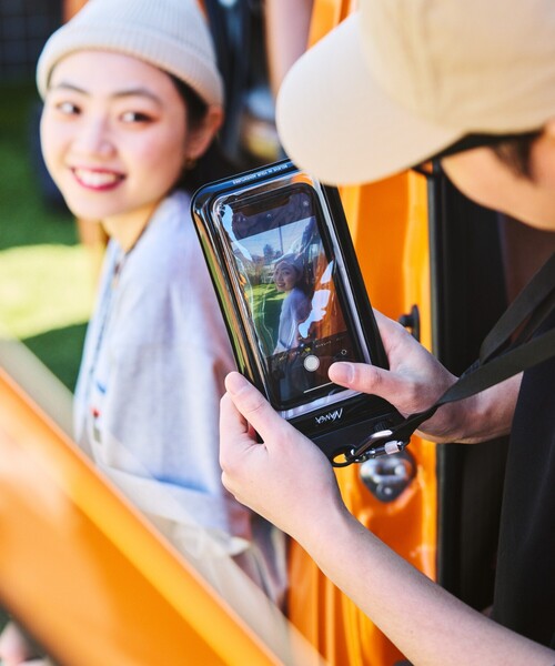 NANGA（ナンガ）の「NANGA × FREAK'S STORE/ナンガ × フリークスストア 別注 FLOATING PHONE PROTECT CASE フローティング フォーンプロテクト ケース（スマホケース/カバー・メンズ・ブラック・ONE SIZE）」の3枚目の写真