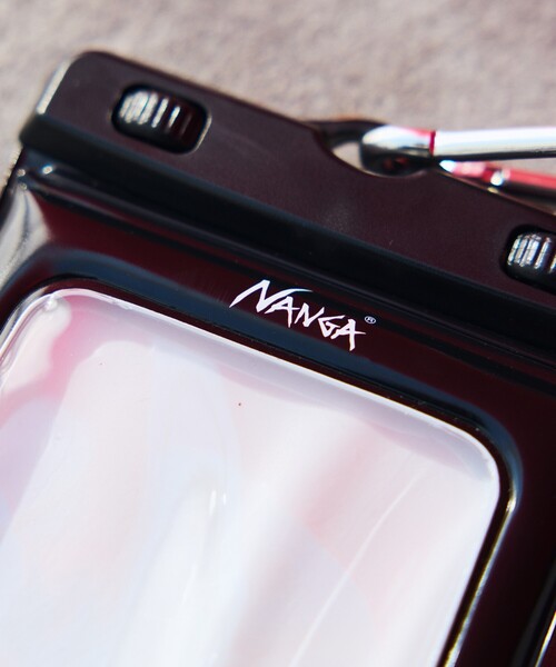 NANGA（ナンガ）の「NANGA × FREAK'S STORE/ナンガ × フリークスストア 別注 FLOATING PHONE PROTECT CASE フローティング フォーンプロテクト ケース（スマホケース/カバー・メンズ・ブラック・ONE SIZE）」の15枚目の写真