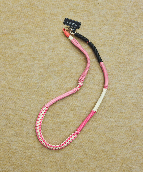 A SCENE(エーシーン)の「A SCENE/エーシーン DESIGN PARACORD SHOULDER デザインパラコードショルダー(スマホグッズ・メンズ・ブラック/その他/シルバー/イエロー/ピンク・ONE SIZE)」の3枚目の写真