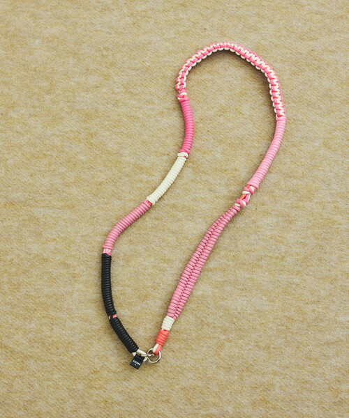 A SCENE(エーシーン)の「A SCENE/エーシーン DESIGN PARACORD SHOULDER デザインパラコードショルダー(スマホグッズ・メンズ・ブラック/その他/シルバー/イエロー/ピンク・ONE SIZE)」の16枚目の写真