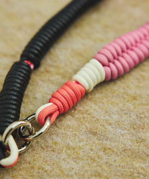 A SCENE(エーシーン)の「A SCENE/エーシーン DESIGN PARACORD SHOULDER デザインパラコードショルダー(スマホグッズ・メンズ・ブラック/その他/シルバー/イエロー/ピンク・ONE SIZE)」の18枚目の写真