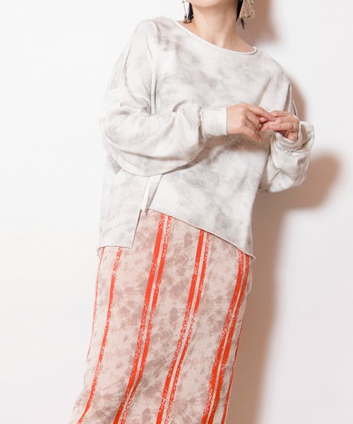 OSMOSIS(オズモーシス)の「裏毛ワイドプルオーバー(スウェット・レディース・ホワイト/オレンジ/ブラック・ONE SIZE)」の2枚目の写真