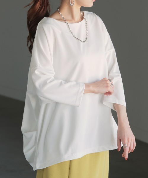 HUG.U(ハグユー)の「華奢見え 隠しドルマントップス(Tシャツ/カットソー・レディース・ライトベージュ/ホワイト/スモークピンク/カーキ/ブラック・FREE)」の1枚目の写真