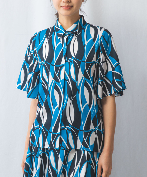 NARACAMICIE(ナラカミーチェ)の「【NARACAMICIE】【セットアップ対応】ウェーブ幾何プリント半袖ブラウス(シャツ/ブラウス・レディース・ブルー/イエロー・M/XXL/XL/S/L)」の7枚目の写真