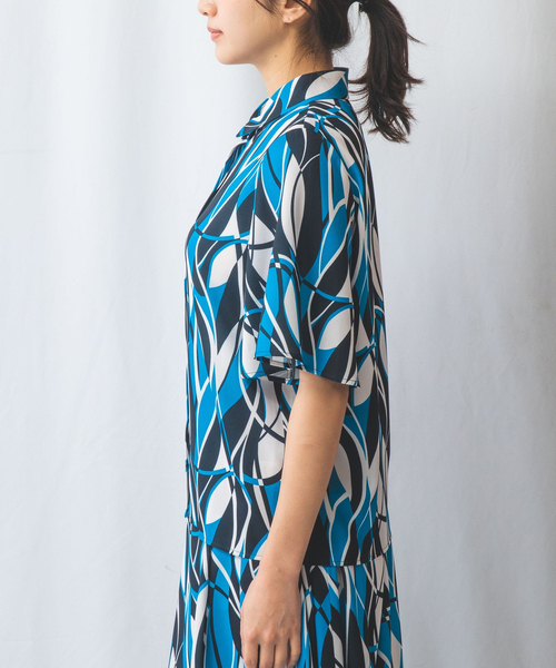 NARACAMICIE(ナラカミーチェ)の「【NARACAMICIE】【セットアップ対応】ウェーブ幾何プリント半袖ブラウス(シャツ/ブラウス・レディース・ブルー/イエロー・M/XXL/XL/S/L)」の10枚目の写真