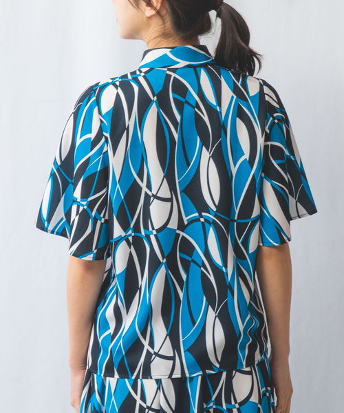 NARACAMICIE(ナラカミーチェ)の「【NARACAMICIE】【セットアップ対応】ウェーブ幾何プリント半袖ブラウス(シャツ/ブラウス・レディース・ブルー/イエロー・M/XXL/XL/S/L)」の14枚目の写真