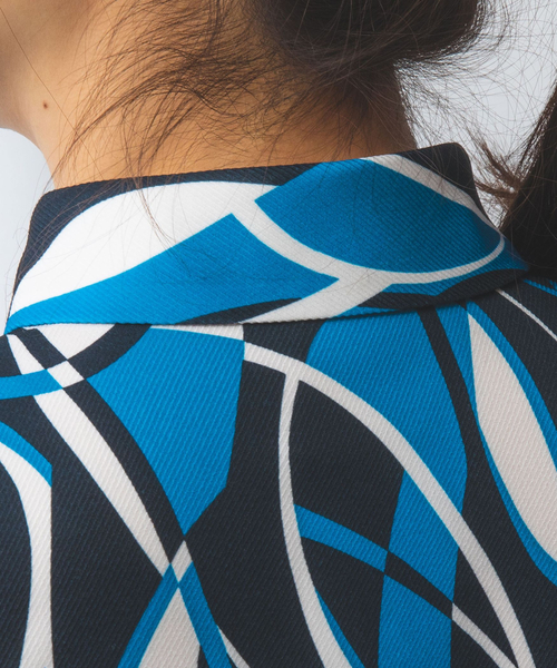 NARACAMICIE(ナラカミーチェ)の「【NARACAMICIE】【セットアップ対応】ウェーブ幾何プリント半袖ブラウス(シャツ/ブラウス・レディース・ブルー/イエロー・M/XXL/XL/S/L)」の4枚目の写真