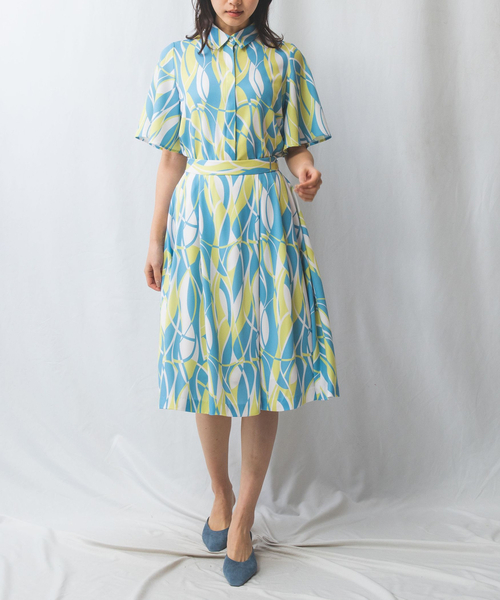 NARACAMICIE(ナラカミーチェ)の「【NARACAMICIE】【セットアップ対応】ウェーブ幾何プリント半袖ブラウス(シャツ/ブラウス・レディース・ブルー/イエロー・M/XXL/XL/S/L)」の8枚目の写真