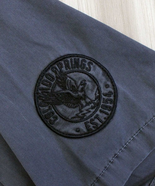 AVIREX（アヴィレックス）の「FADED WORK SHIRT 'USAFA'（シャツ/ブラウス・メンズ・チャコールグレー/グリーン・M/L/XL/XXL）」の8枚目の写真