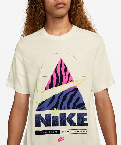 NIKE（ナイキ）の「ナイキ スポーツウェア Tシャツ / Nike Sportswear T-Shirt HV9150-133 Sail（Tシャツ/カットソー・メンズ・クリーム・S/M/L/XL/2XL）」の2枚目の写真
