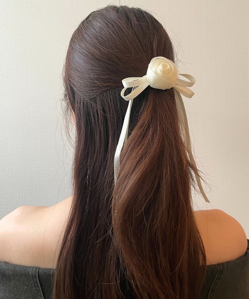 FOREVER 21(フォーエバー トゥエンティーワン)の「ローズリボンヘアゴム(ヘアゴム・レディース・ブラック/ホワイト系その他2・FREE)」の2枚目の写真