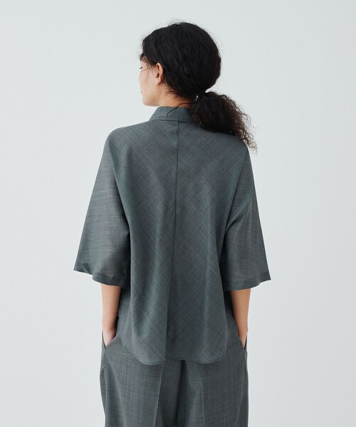 GALERIE VIE(ギャルリー ヴィー)の「エアリークレープ ワイドシャツ(シャツ/ブラウス・レディース・ネイビー/チャコールグレー・FREE)」の6枚目の写真