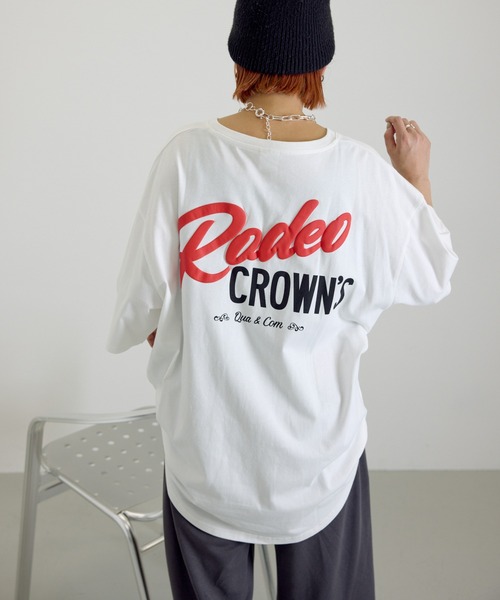 RODEO CROWNS WIDE BOWL(ロデオクラウンズワイドボウル)の「RCS VネックTシャツ(Tシャツ/カットソー・レディース・オフホワイト/ブラック/イエロー/カーキ・FREE)」の1枚目の写真