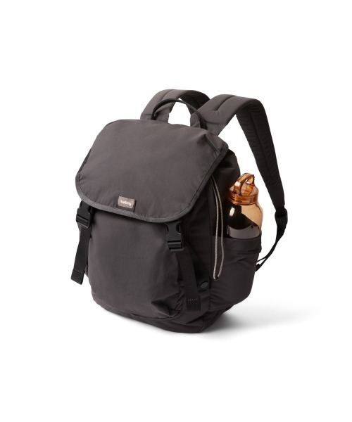 entre square(アントレスクエアー)の「Bellroy/バックパック/ミニバッグ Cinch Backpack チャコール(廃盤カラー)(バックパック/リュック・レディース・ブラック・ONESIZE)」の1枚目の写真