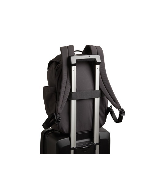 entre square(アントレスクエアー)の「Bellroy/バックパック/ミニバッグ Cinch Backpack チャコール(廃盤カラー)(バックパック/リュック・レディース・ブラック・ONESIZE)」の4枚目の写真