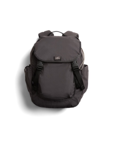 entre square(アントレスクエアー)の「Bellroy/バックパック/ミニバッグ Cinch Backpack チャコール(廃盤カラー)(バックパック/リュック・レディース・ブラック・ONESIZE)」の5枚目の写真