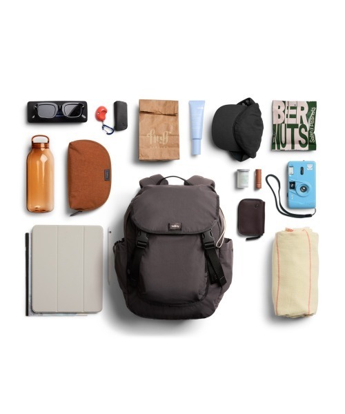 entre square(アントレスクエアー)の「Bellroy/バックパック/ミニバッグ Cinch Backpack チャコール(廃盤カラー)(バックパック/リュック・レディース・ブラック・ONESIZE)」の6枚目の写真