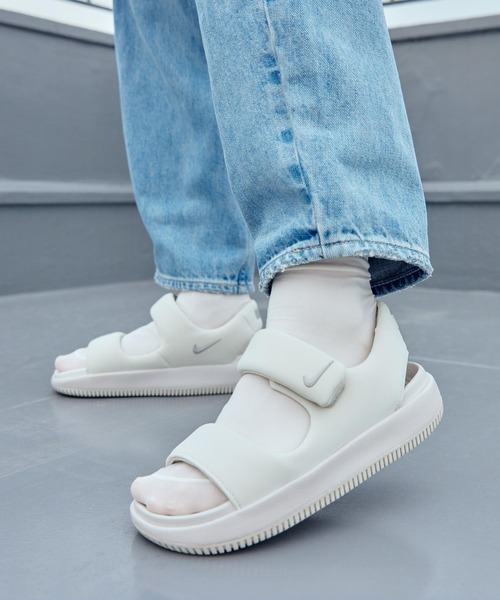 NIKE（ナイキ）の「ナイキ カーム ウィメンズサンダル / Nike Calm Women's Sandals FJ6043-002 Light Bone（サンダル・レディース・オフホワイト・22/26/25/24/23）」の12枚目の写真