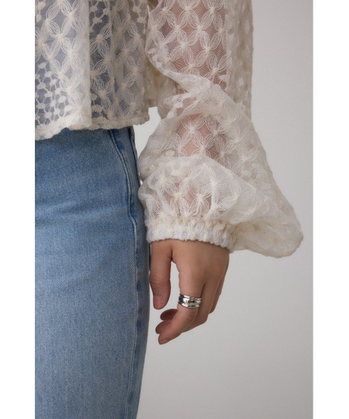 AZUL by moussy(アズールバイマウジー)の「前後2WAY シアージャガードフリルブラウス(シャツ/ブラウス・レディース・アイボリー/ブラック・FREE)」の3枚目の写真